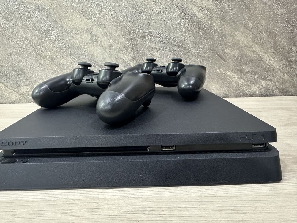 PlayStation на 1 тб б/у в прекрасном состоянии