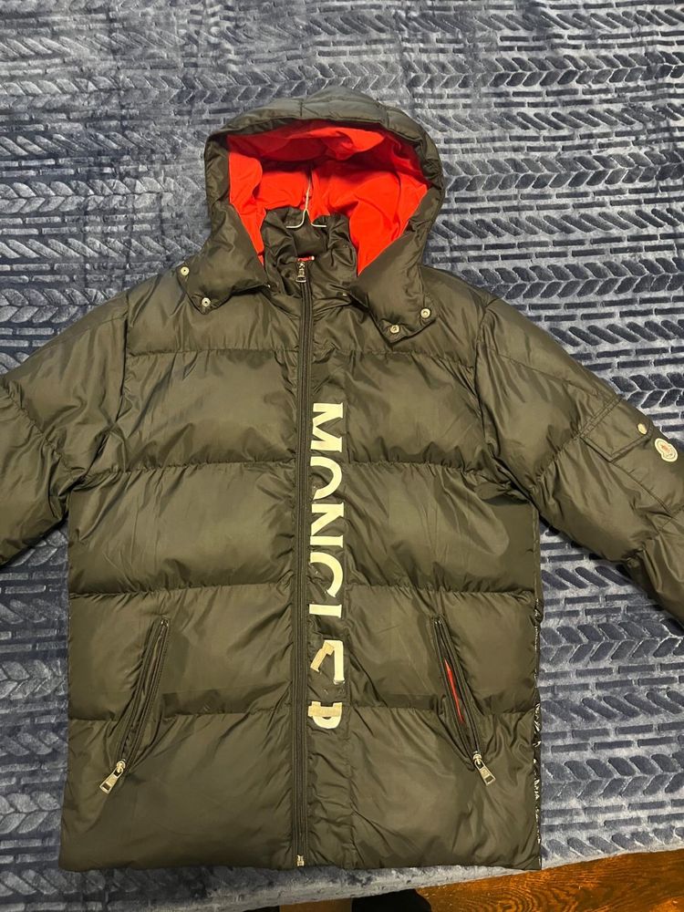 Geaca Moncler marime Xl