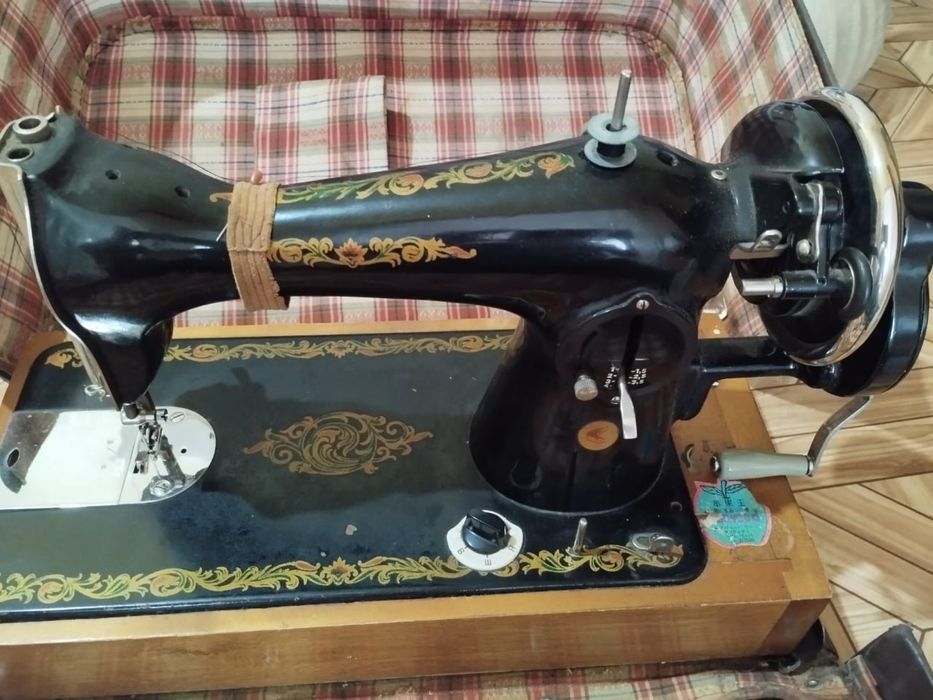 Продам швейную машину