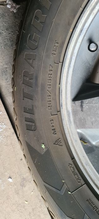 Продам диски с резиной зимней гудиер
