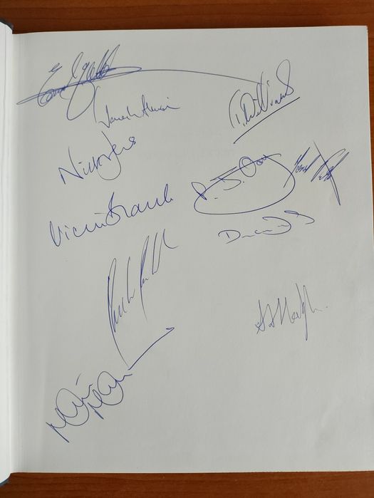 Carte "Lords of cricket" + 11 autografe