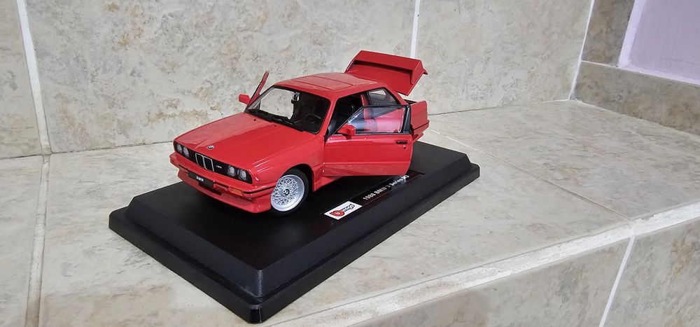 BMW E30 M3 1/24 Burago