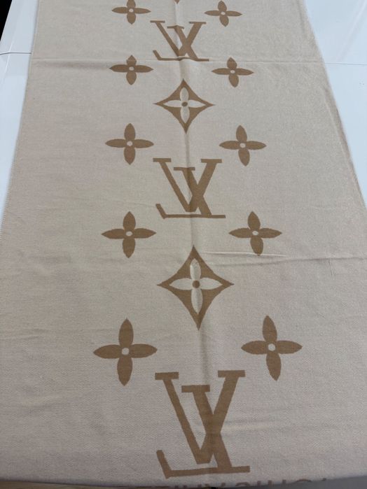 Louis Vuitton-Оригинален чисто нов дамски есенно-зимен шал от кашмир