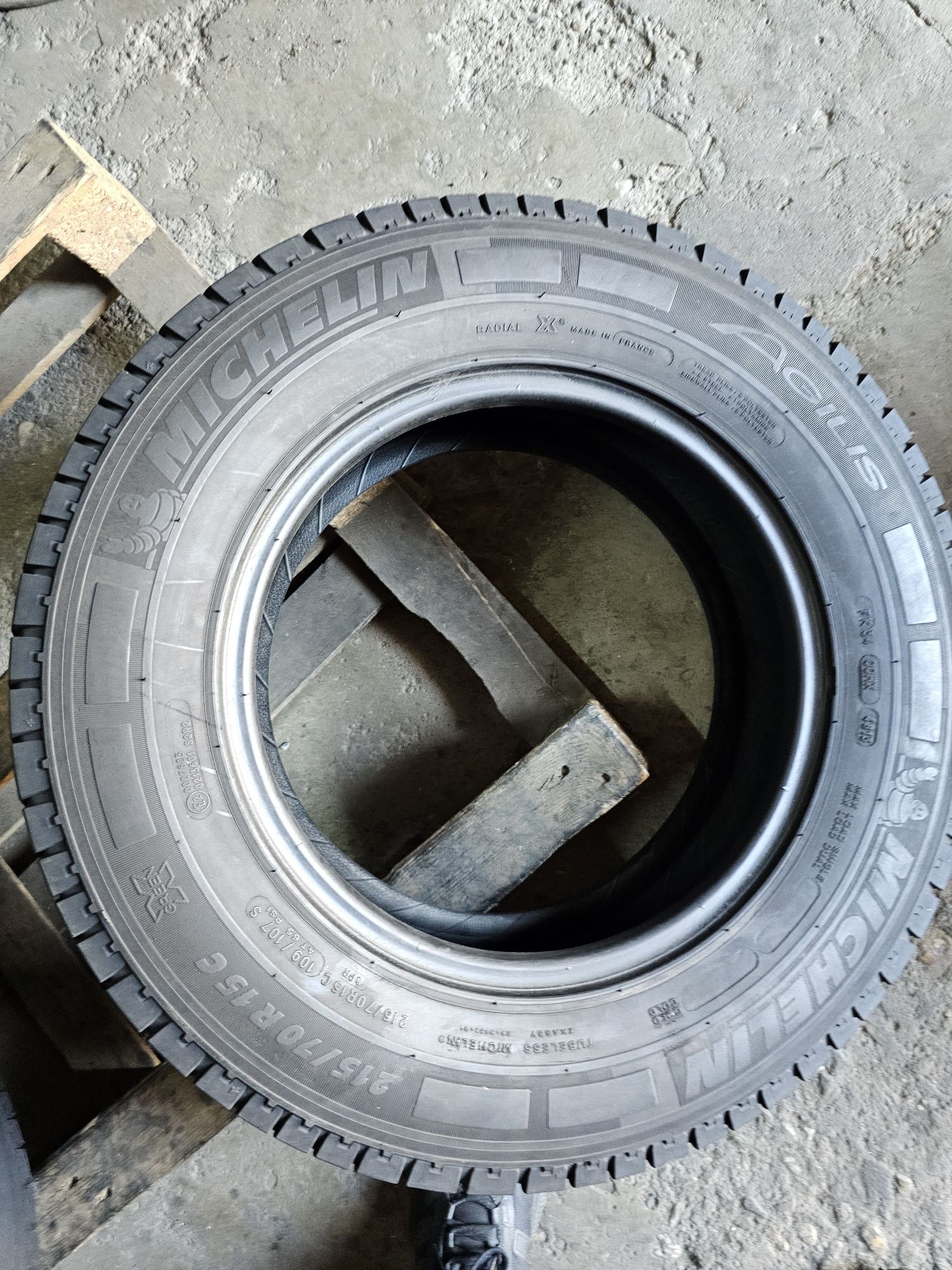 2 anvelope vara 215 70 15C Michelin Agilis