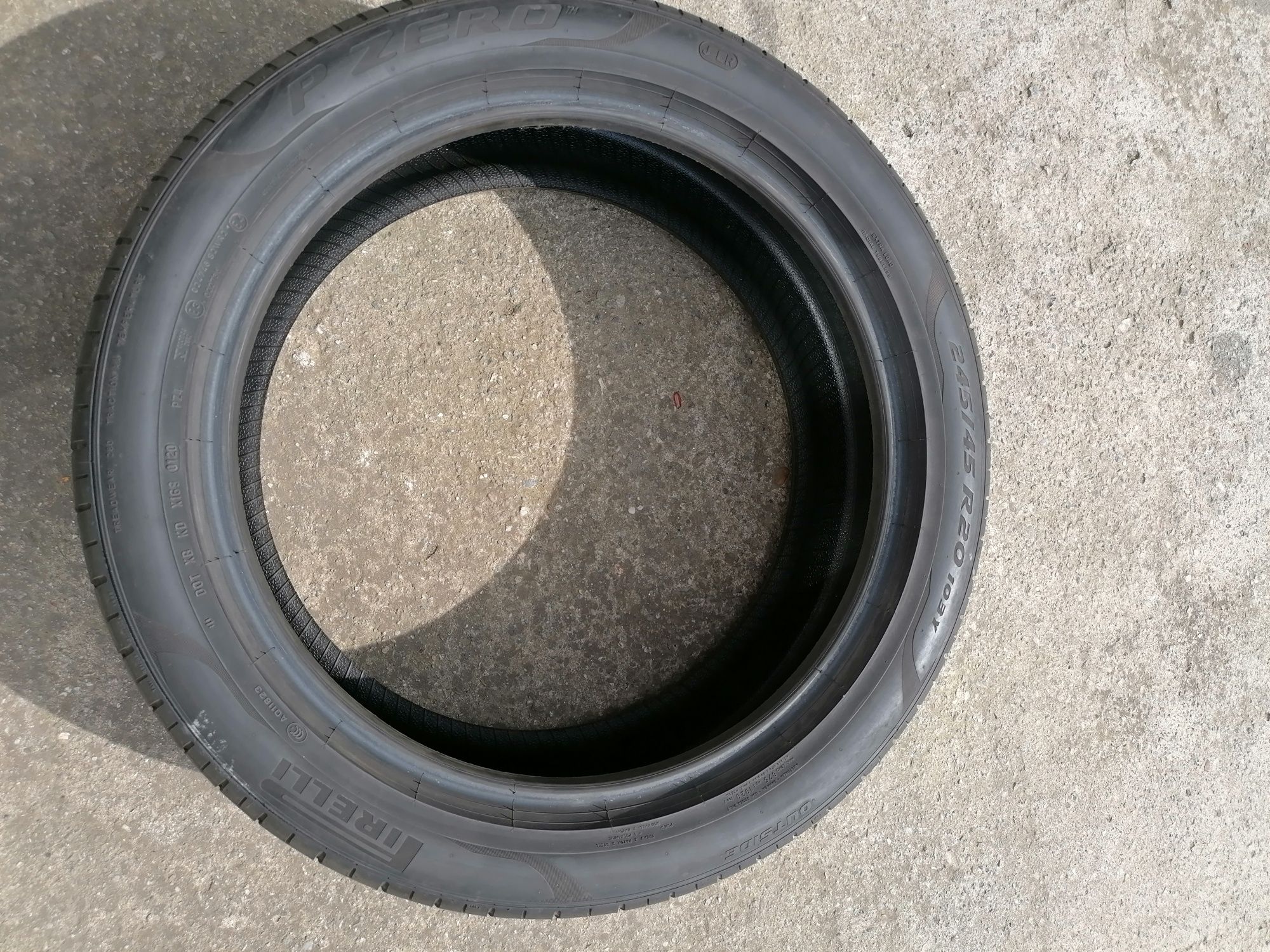 Vând 4 anvelope vară pirelli 245.45.20