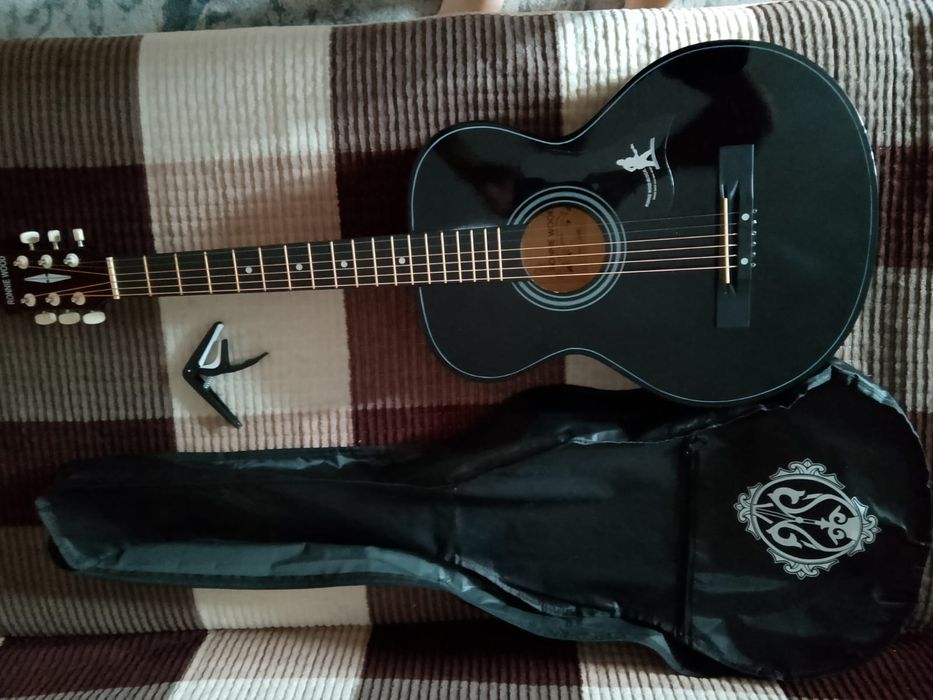 Срочно продам гитару