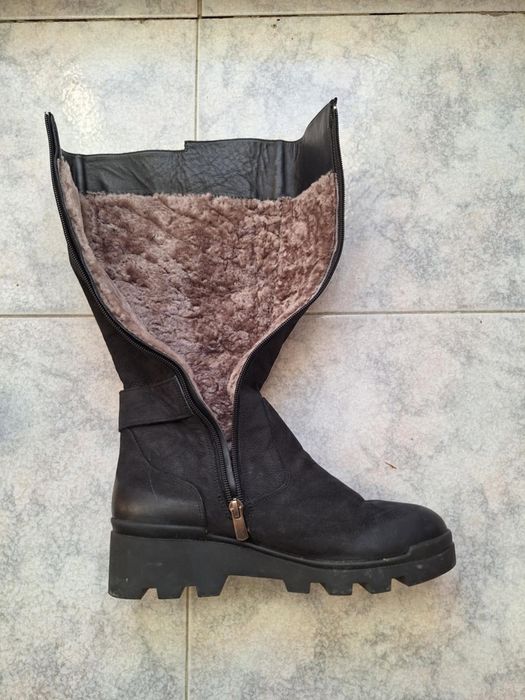 Черни ботуши, от естествена кожа ,Велур 37 номер, с добър грайфер