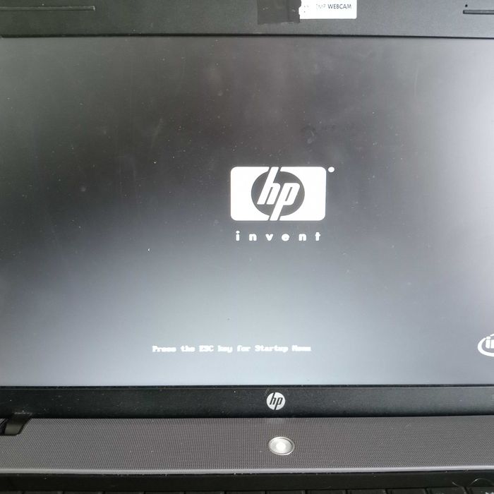 Laptop HP cu încărcator