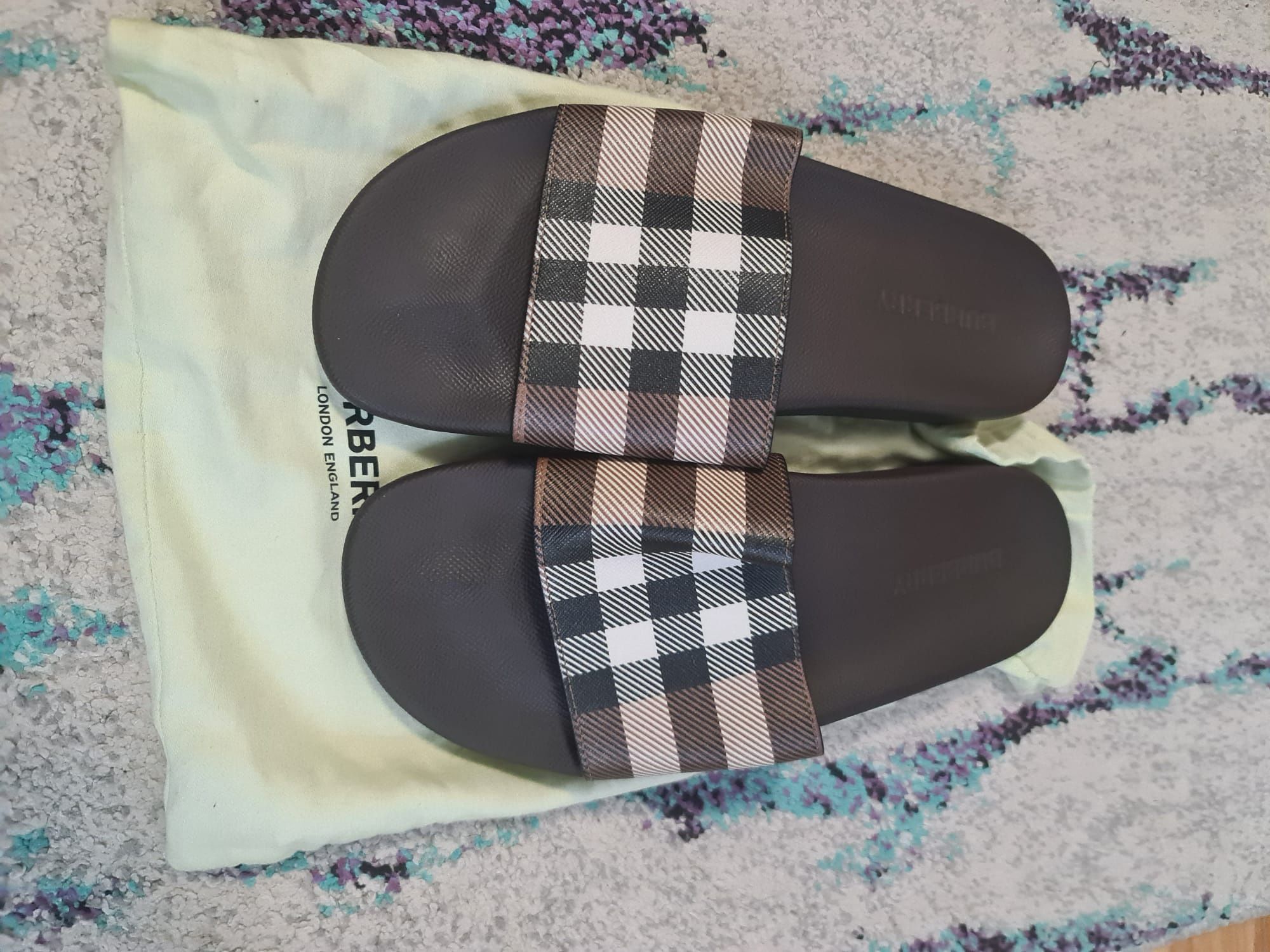 Adidași originali  purtați  sunt că noi