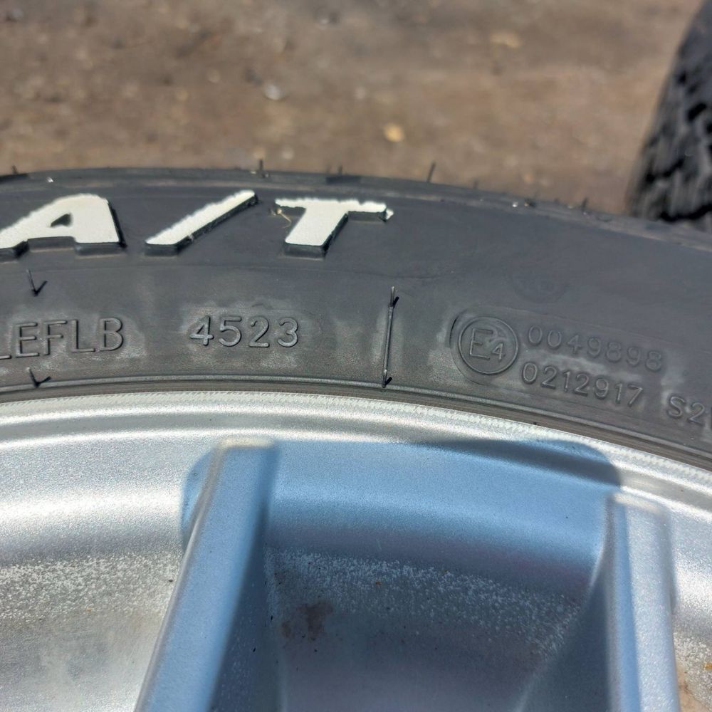 Продавам Гуми 215 65 16