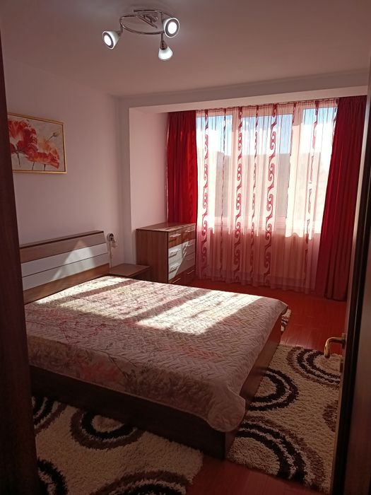 Închiriez apartament 3 camere