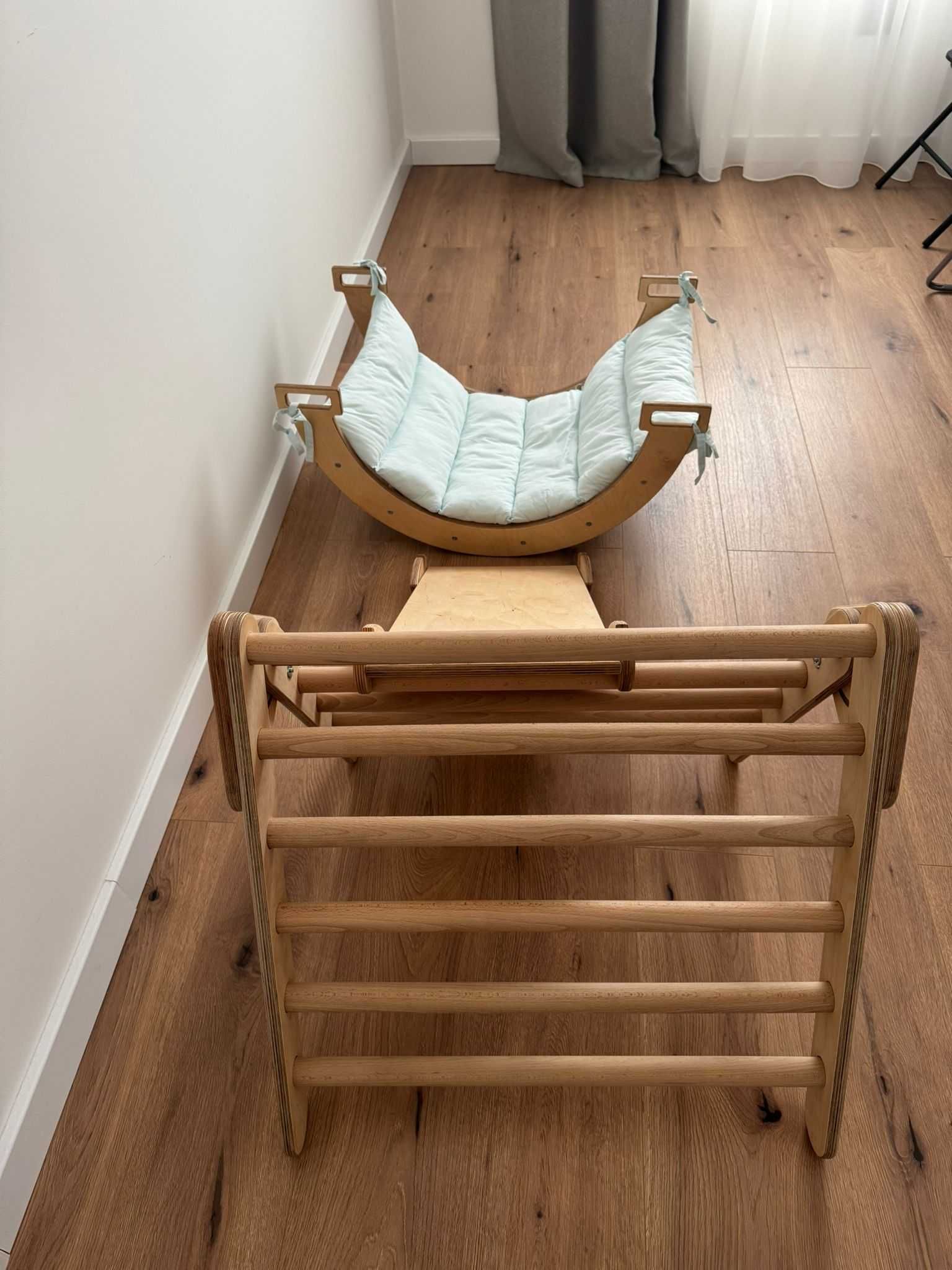 Set Pickler(Montessori) format din 4 piese, aproape nou setul.