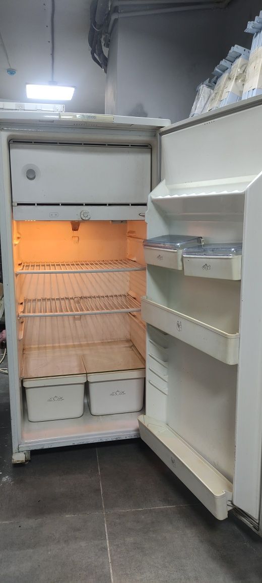 Продам с гарантией холодильник Бирюса