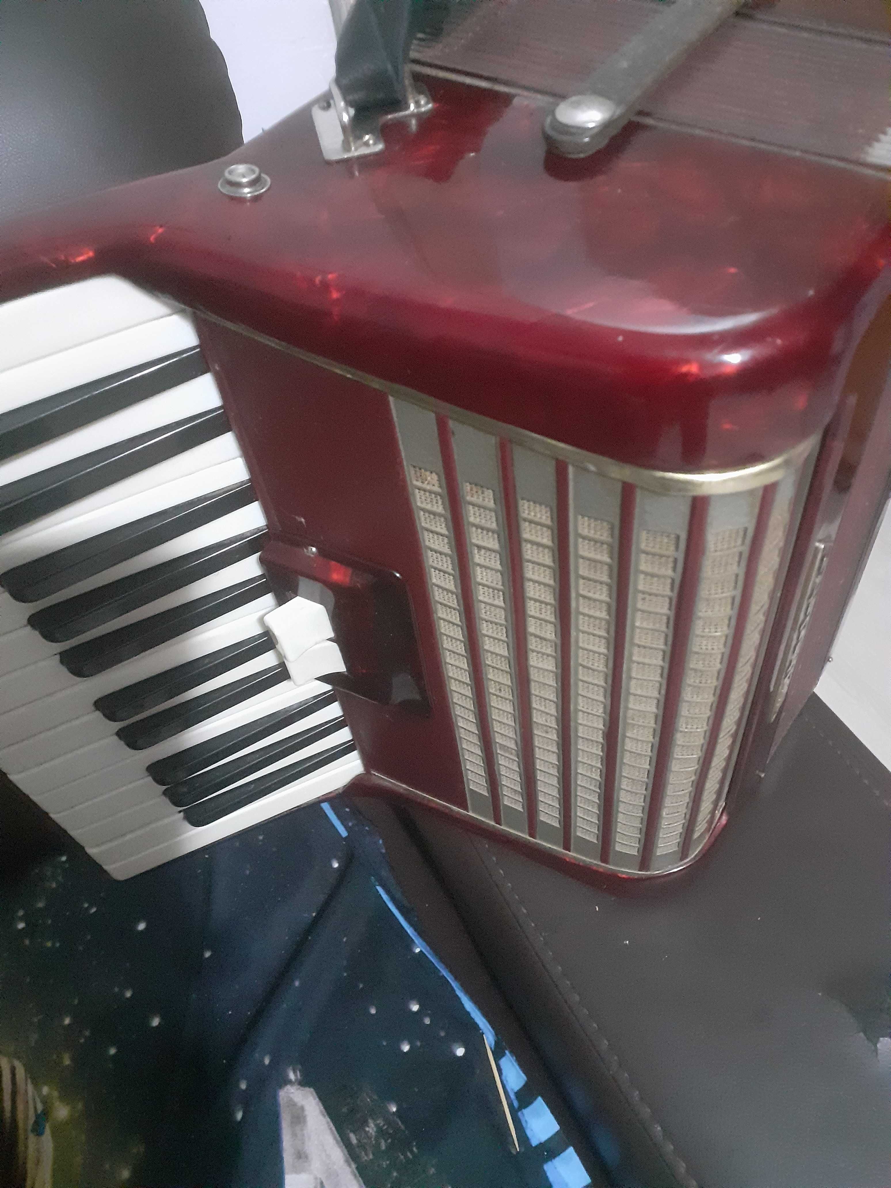 Acordeon weltmaister 32 basi