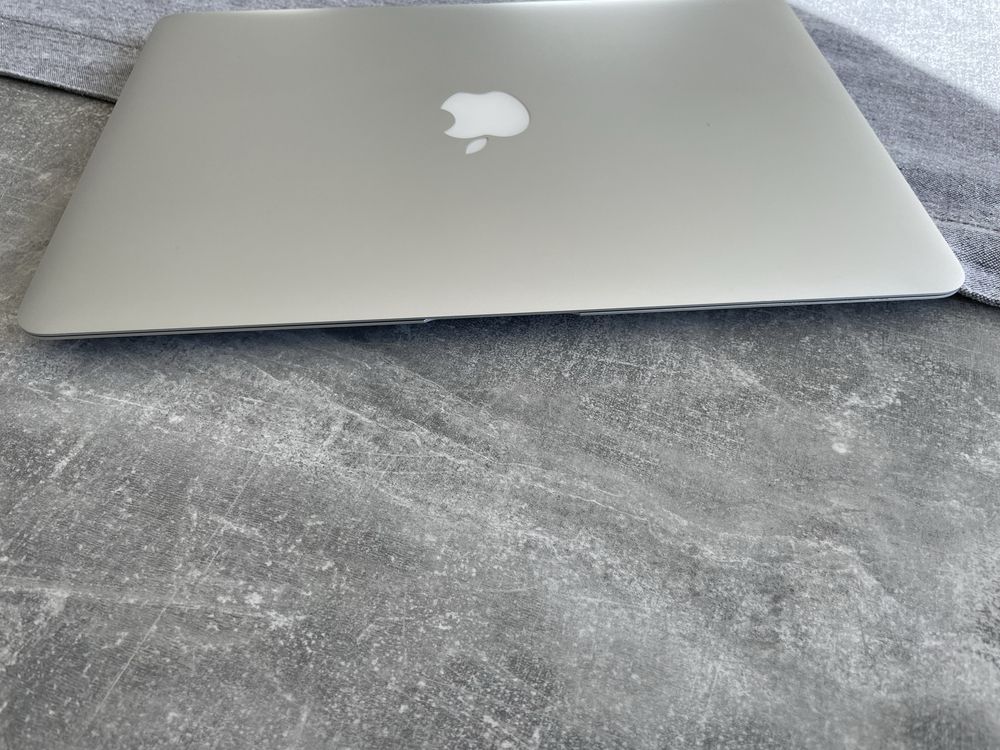 Macbook air, early 2015, 13 inch