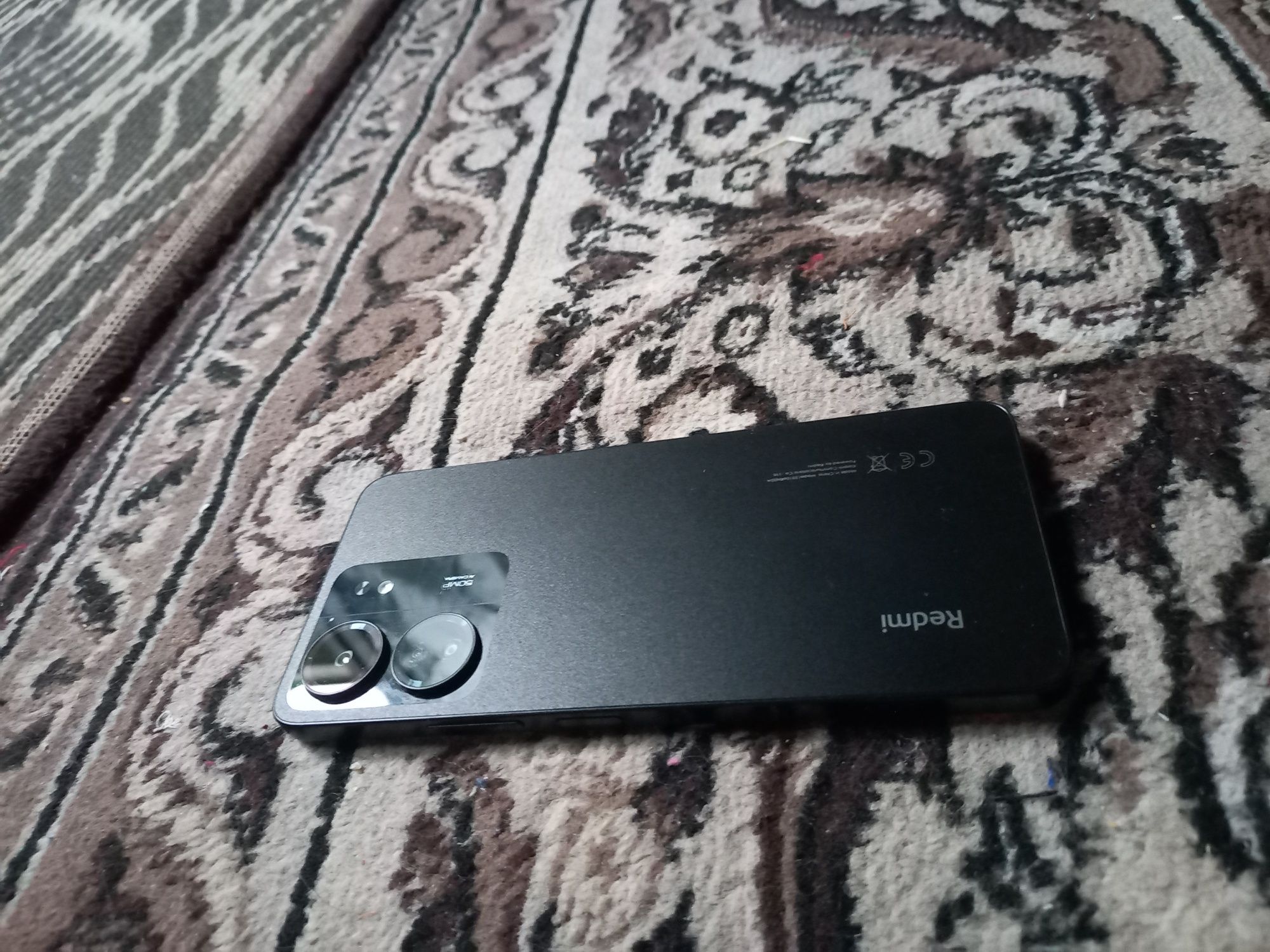 Redmi 13C 128GB hotira ideal holati tiniq yangi usta ko'rmagan radnoy.