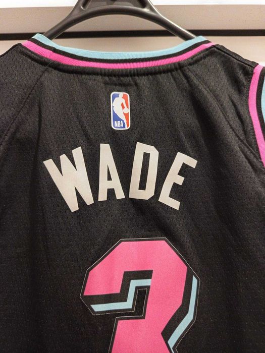 Чисто нов оригинален потник на Miami Heat - Dwyane Wade