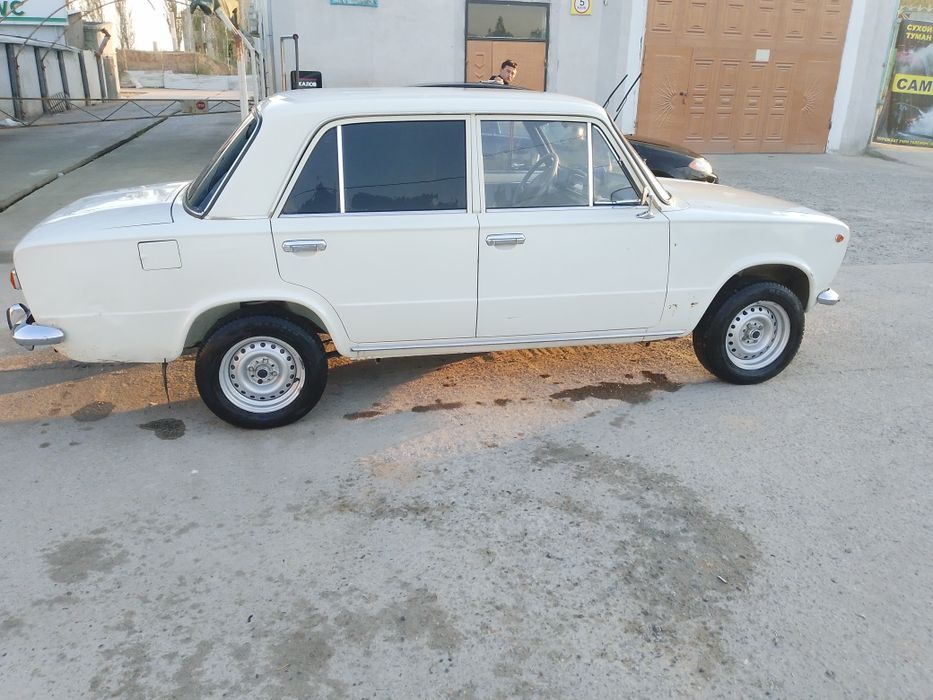 Vaz 2101 sotiladi