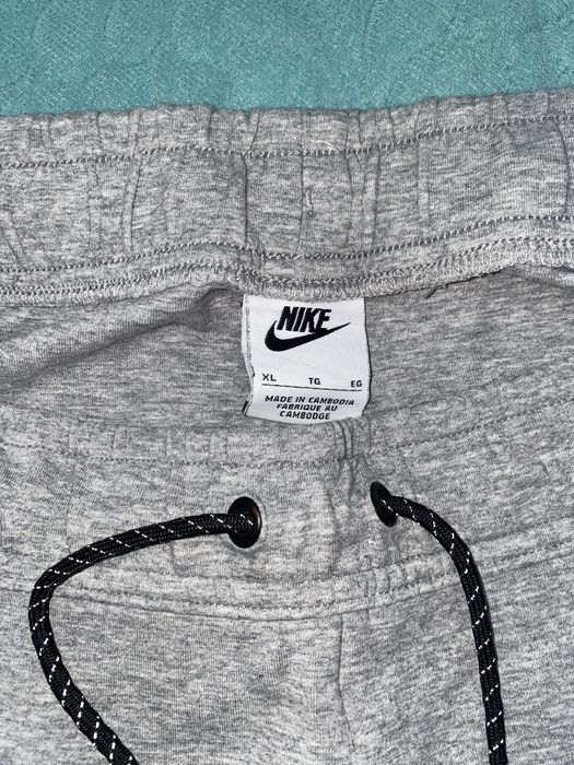 Pantaloni Nike Tech Gri