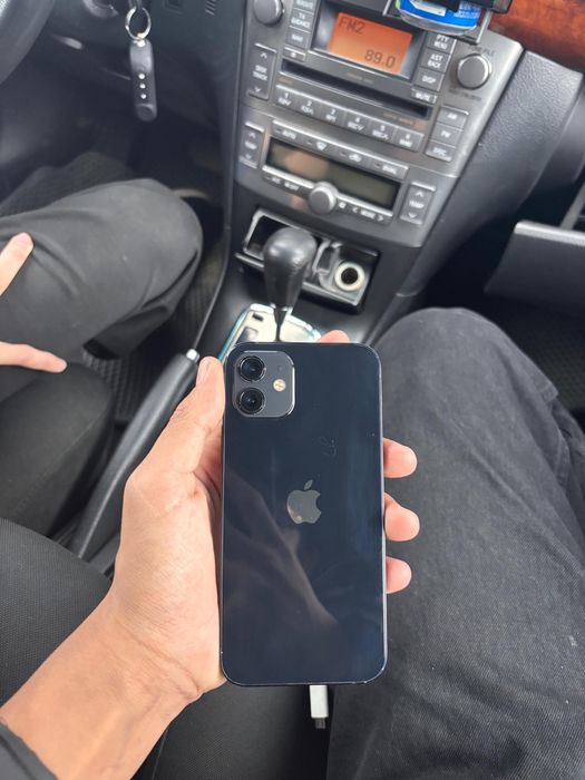 Продам Айфон 12 64gb
