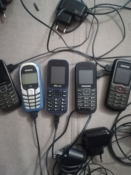 Мобилни телефони със зарядно
