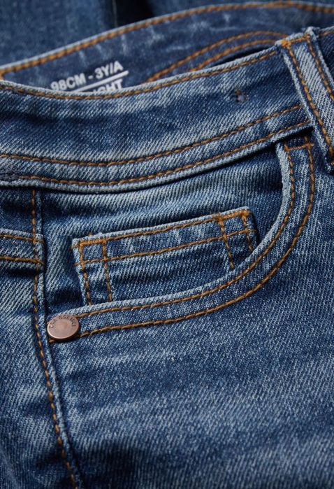 Нови детски дънки 110 см