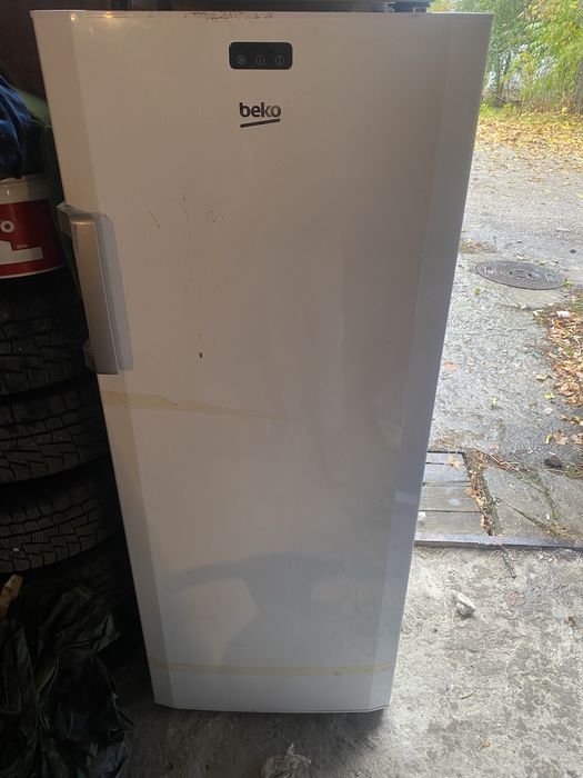 Вертикален Фризер Beko