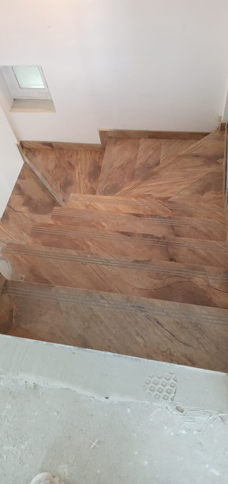 Finisaje apartamente și case etc.