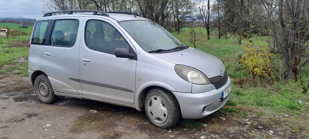 Toyota Yaris Verso 
Колата е с два ключа ,застраховка