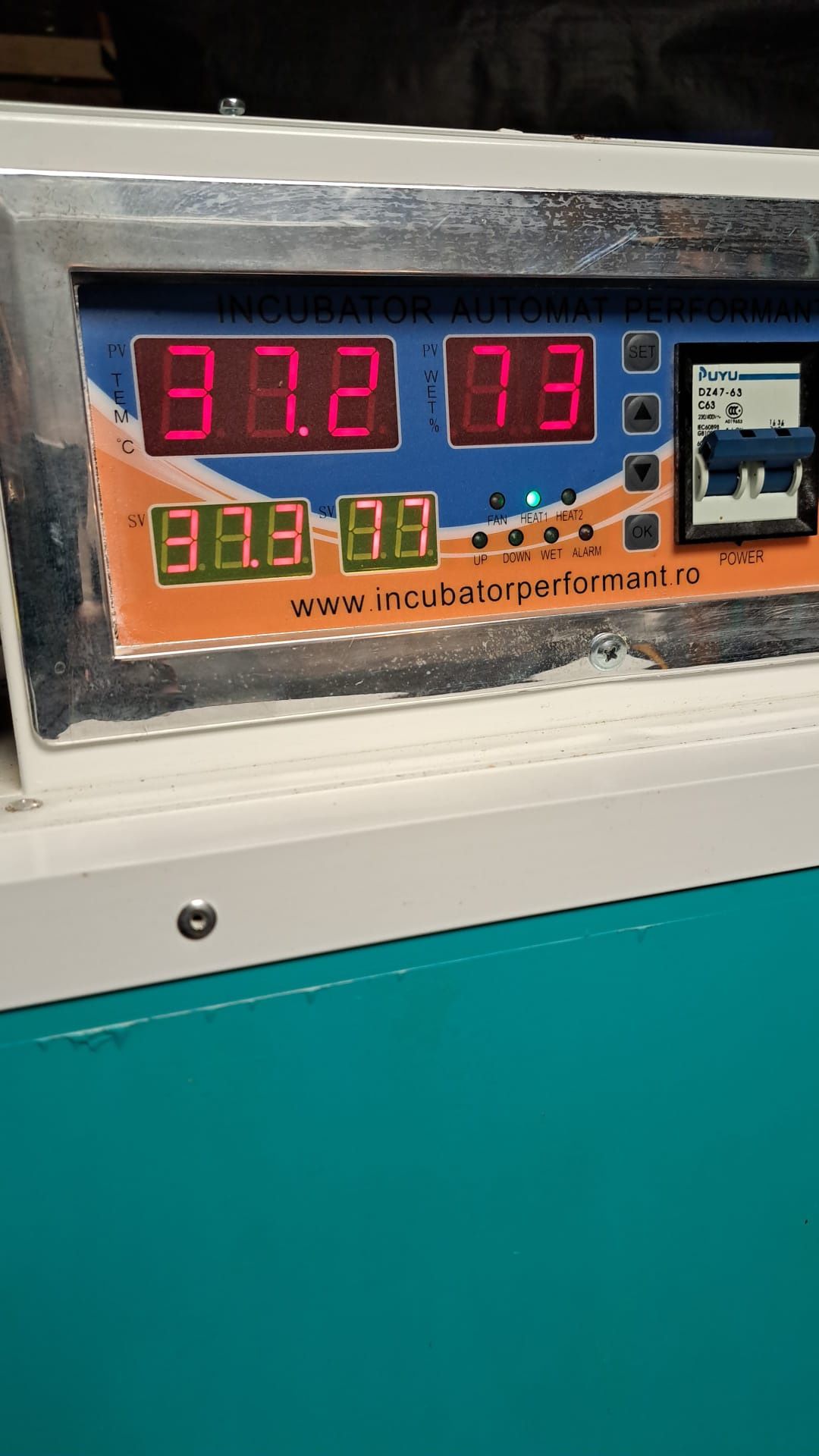 Vînd incubator și  eclozor profesional
