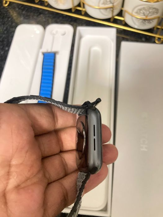 Apple watch series 4 Nike edition