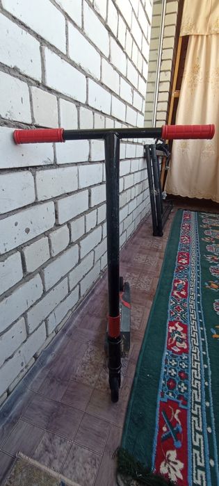 Продам трюковой самокат в Каспий стоит 37тысяч но он бушный 15 000тг ц