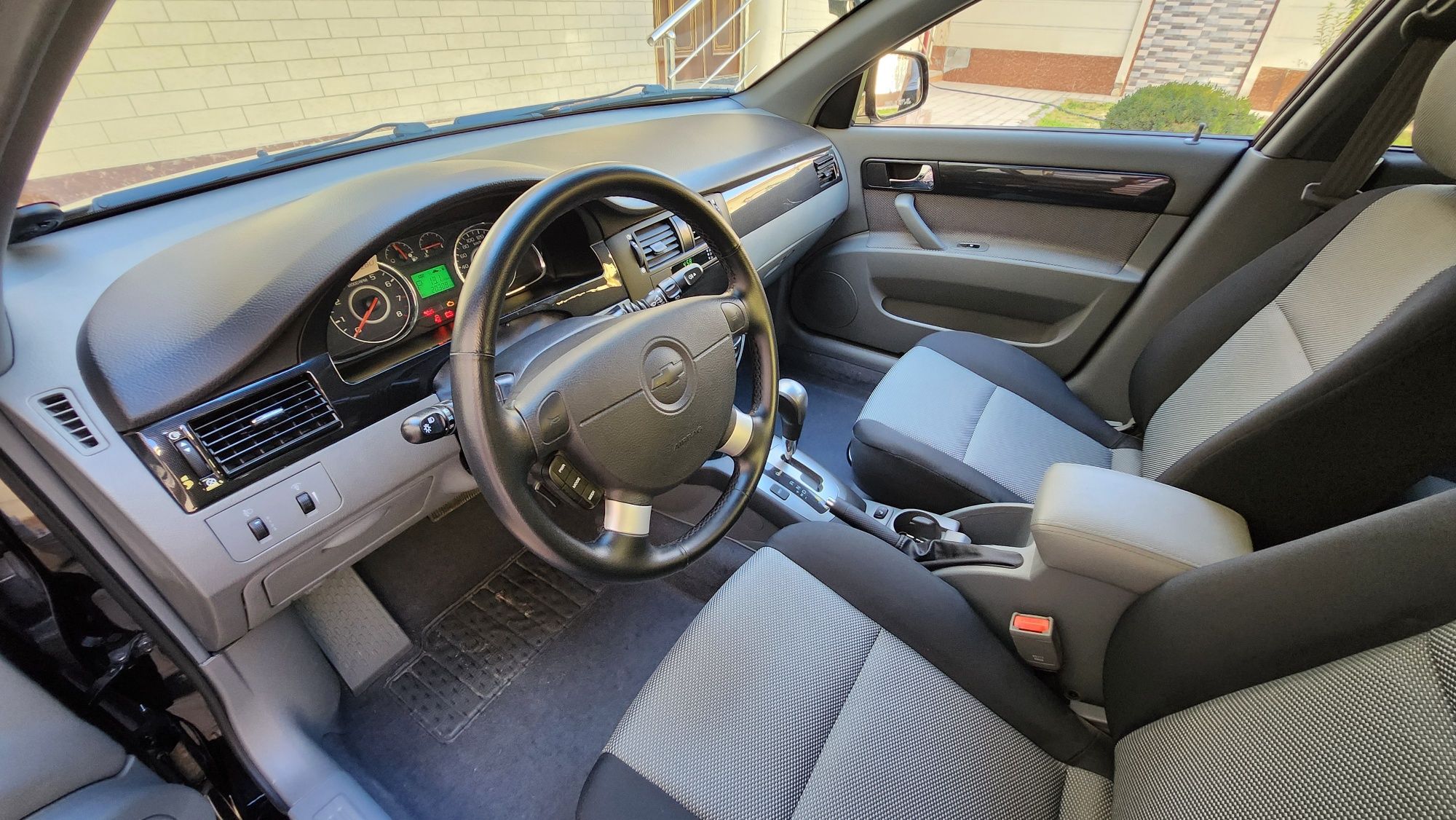 Lacetti gentra sotiladi