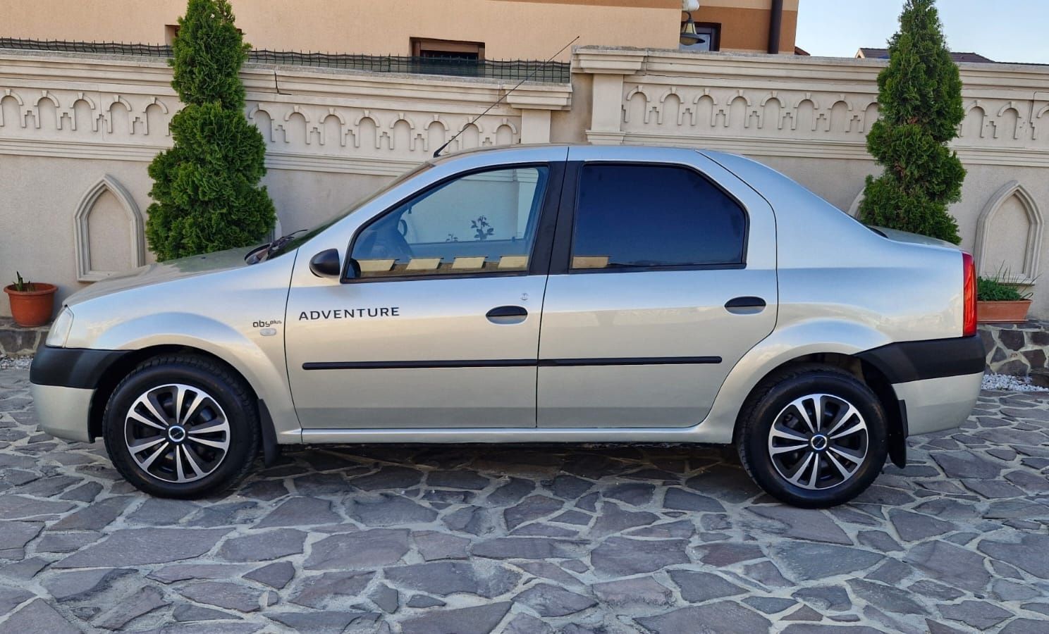 Vând Dacia Logan 1.6 Mpi