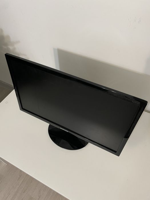 Монитор Samsung (FullHD)