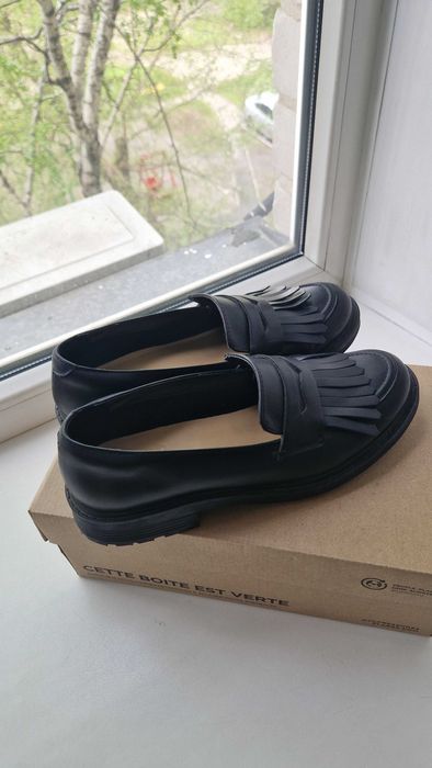 Продам кожаные лоферы CLARCS
