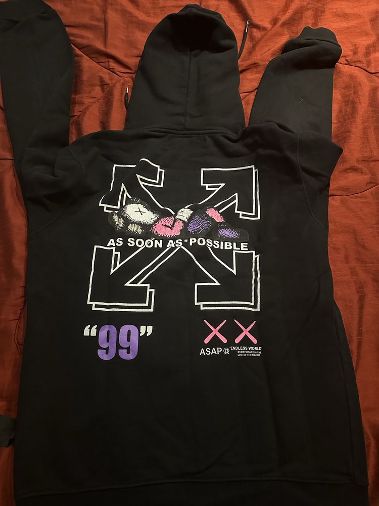 Hanorac Off White x Kaws