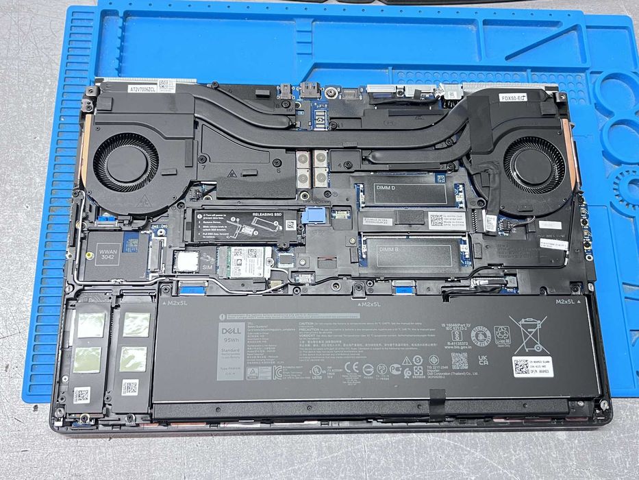 Dell Precision 7550 15.6" IPS i7-10750H 32GB 1020GB RTX 4000 8GB
