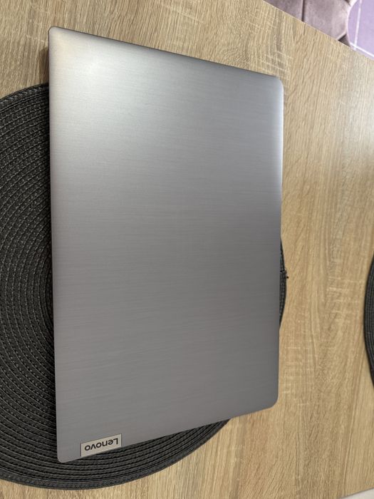 Laptop Lenovo IdeaPad 3 15ITL6 ca nou de 4gb. RAM și 256 SSD