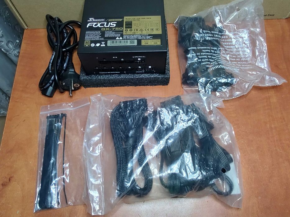 Sursa Alimentare Calculator modular Seasonic Focus GX750W 80 Plus Gold