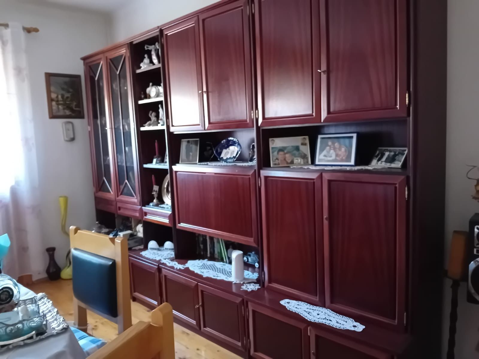Vând bar ,mobila sufragerie și coltar