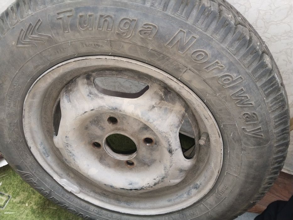 Продам 2 баллона с дисками размер 14 стояли на Митсубиси галант