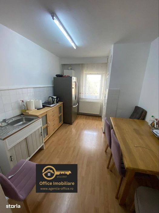 Republicii zona Sf Ioan apartament 4 camere 2 balcoane pret 95000 euro