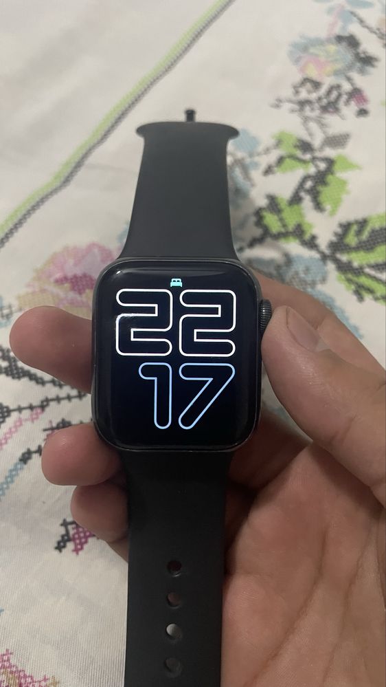 Продается Apple Watch пятой серии