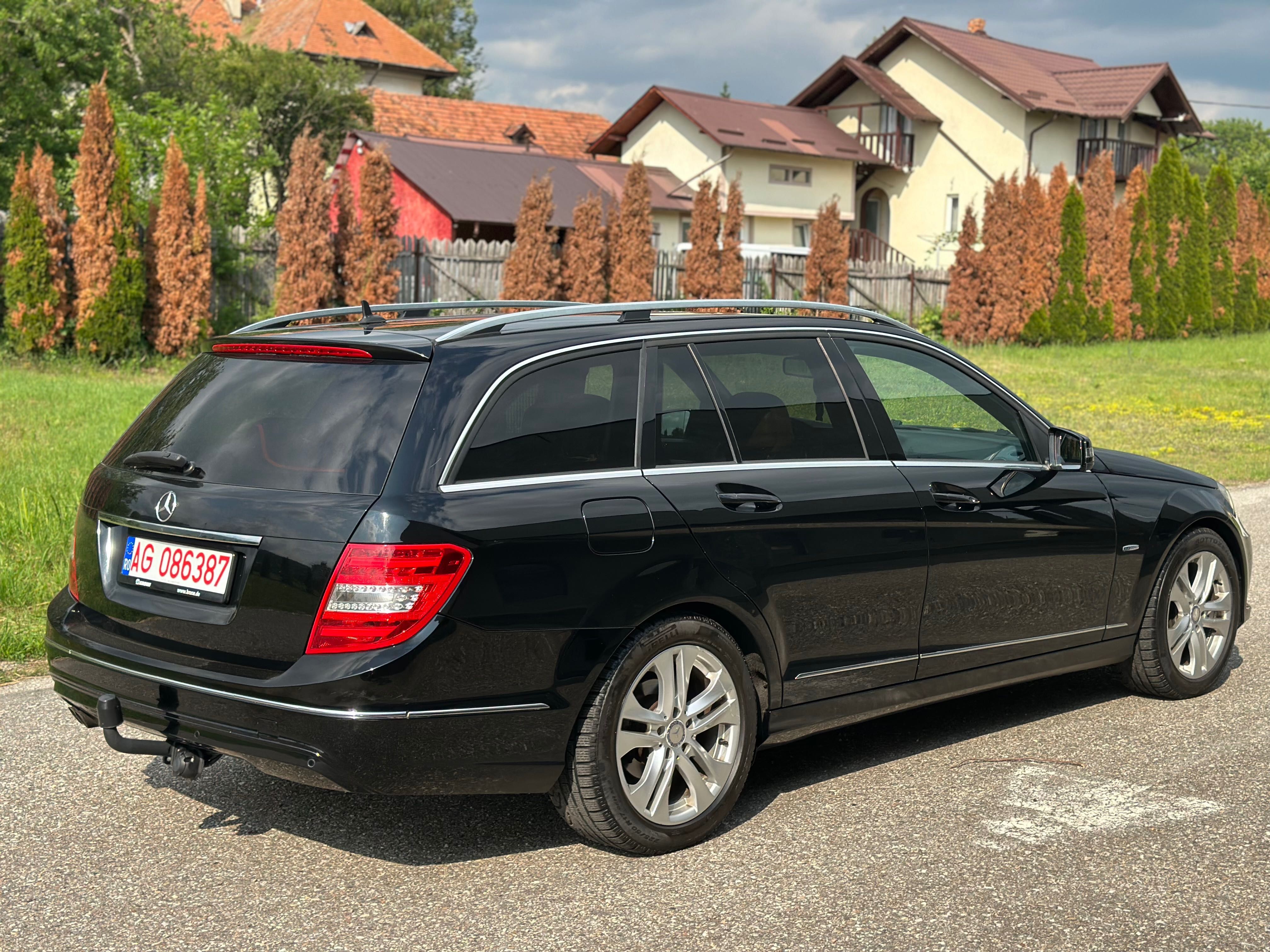 Mercedes C200 • 2013