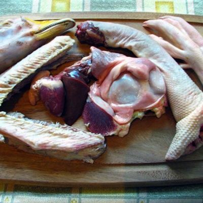 Продам гусиные лапки и головы.