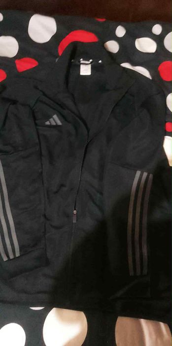 Costum training Adidas adus din UK