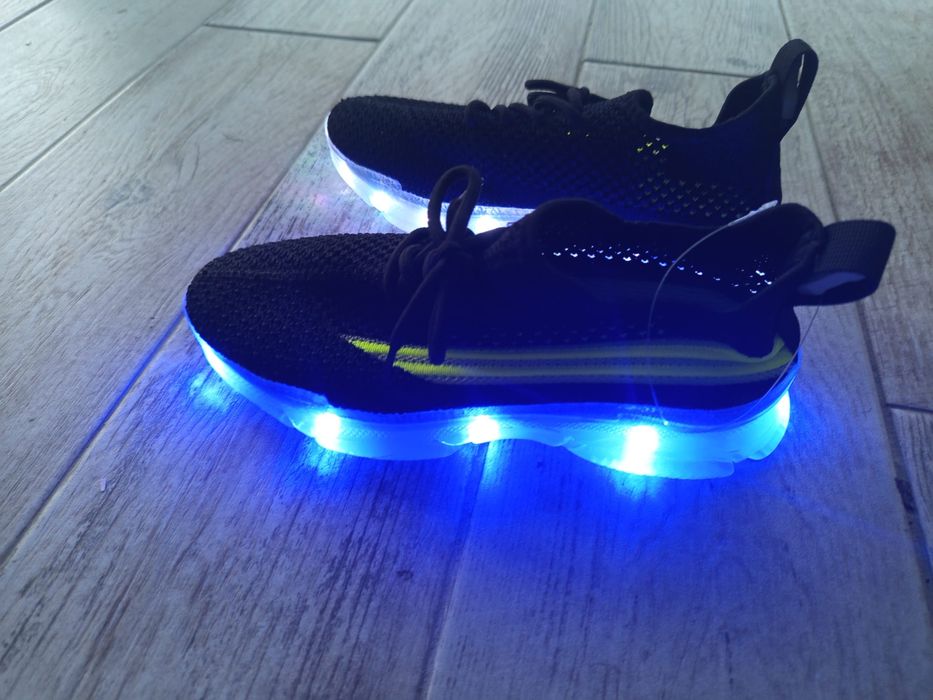 Adidasi cu lumini 35
