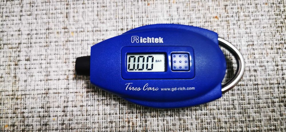 Manometru Auto digital pt. verificat presiunea din anvelope (PSI BAR)