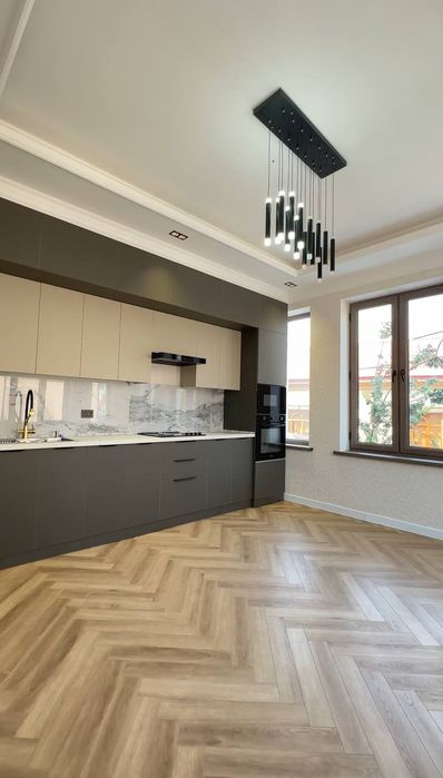 Yakkasaroy 1.5sotik 2 etaj 6 xona katedj sotiladi